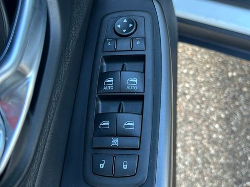 Used 2021 Jeep Cherokee Latitude Lux w/ Comfort/Convenience Group FWD image 20