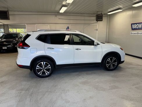 Used 2019 Nissan Rogue SV w/ Sun & Sound Touring Package AWD/4WD image 9