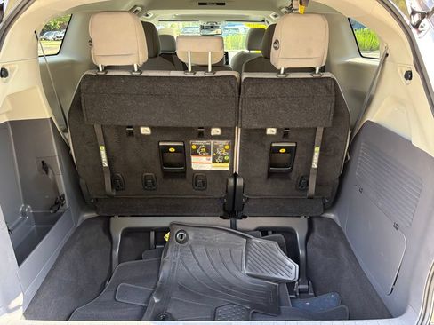 Used 2024 Toyota Sienna LE w/ LE Plus Package FWD image 29