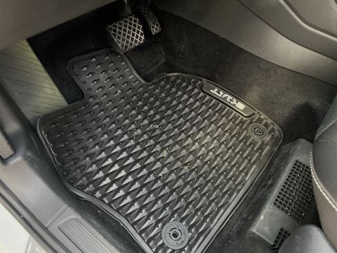 Certified 2022 Volkswagen Taos SEL image 15