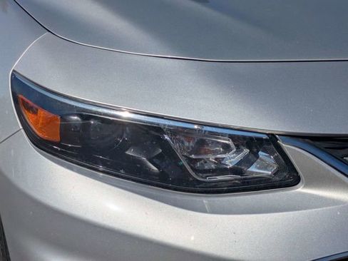 Used 2018 Chevrolet Malibu LT w/ LPO, Convenience Package 2 image 9