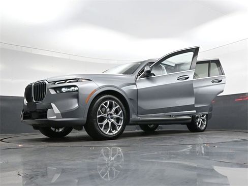 Used 2024 BMW X7 xDrive40i image 36