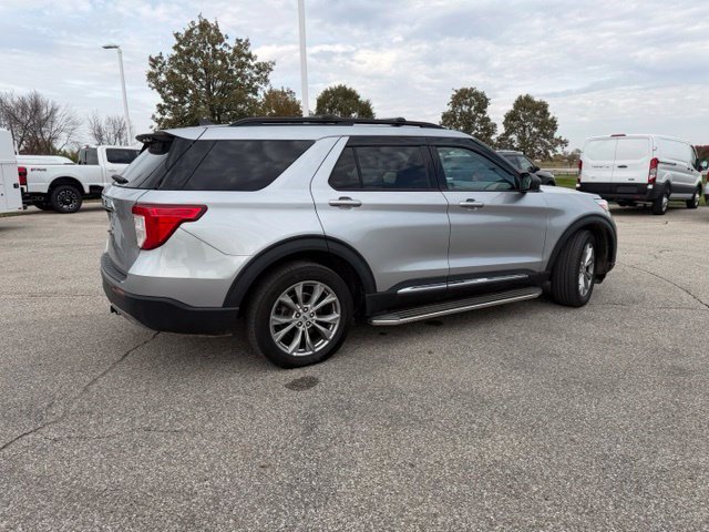 Used 2023 Ford Explorer XLT w/ Equipment Group 202A AWD/4WD image 16