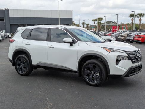 New 2026 Nissan Rogue SV FWD image 2