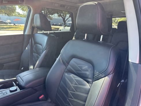 Used 2023 Nissan Pathfinder Platinum image 14