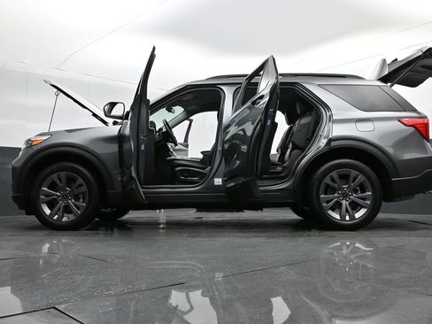 Used 2022 Ford Explorer XLT w/ Equipment Group 202A image 34