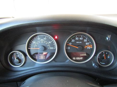 Used 2017 Jeep Wrangler Unlimited Sahara AWD/4WD image 14