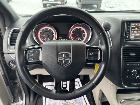 Used 2018 Dodge Grand Caravan SXT image 11