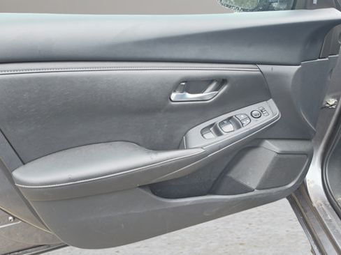 Used 2025 Nissan Sentra SV FWD image 31