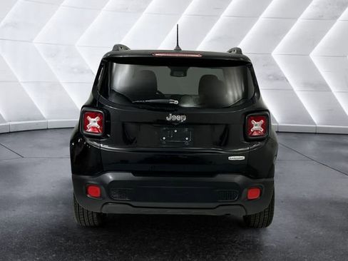 Used 2017 Jeep Renegade Latitude w/ Popular Equipment Group image 5