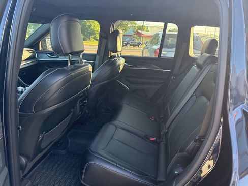 Used 2024 Jeep Grand Cherokee Overland image 10