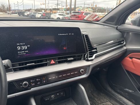 Used 2025 Kia Sportage SX image 22