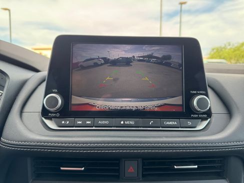 Used 2023 Nissan Rogue SV FWD image 21