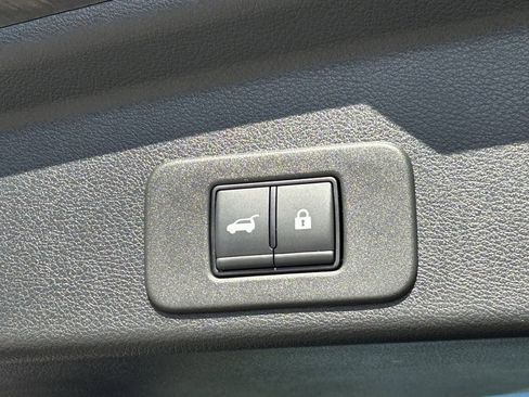 Certified 2025 Nissan Murano SV image 14