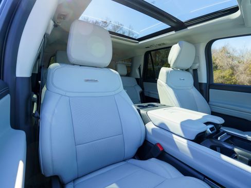 Used 2026 Ford Expedition Platinum image 13