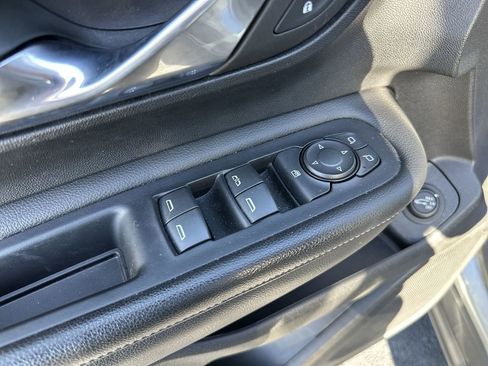 Used 2023 GMC Terrain SLE w/ Driver Convenience Package FWD image 13