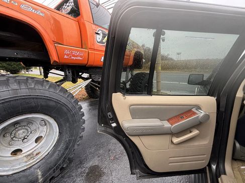 Used 2007 Ford Explorer Eddie Bauer image 23