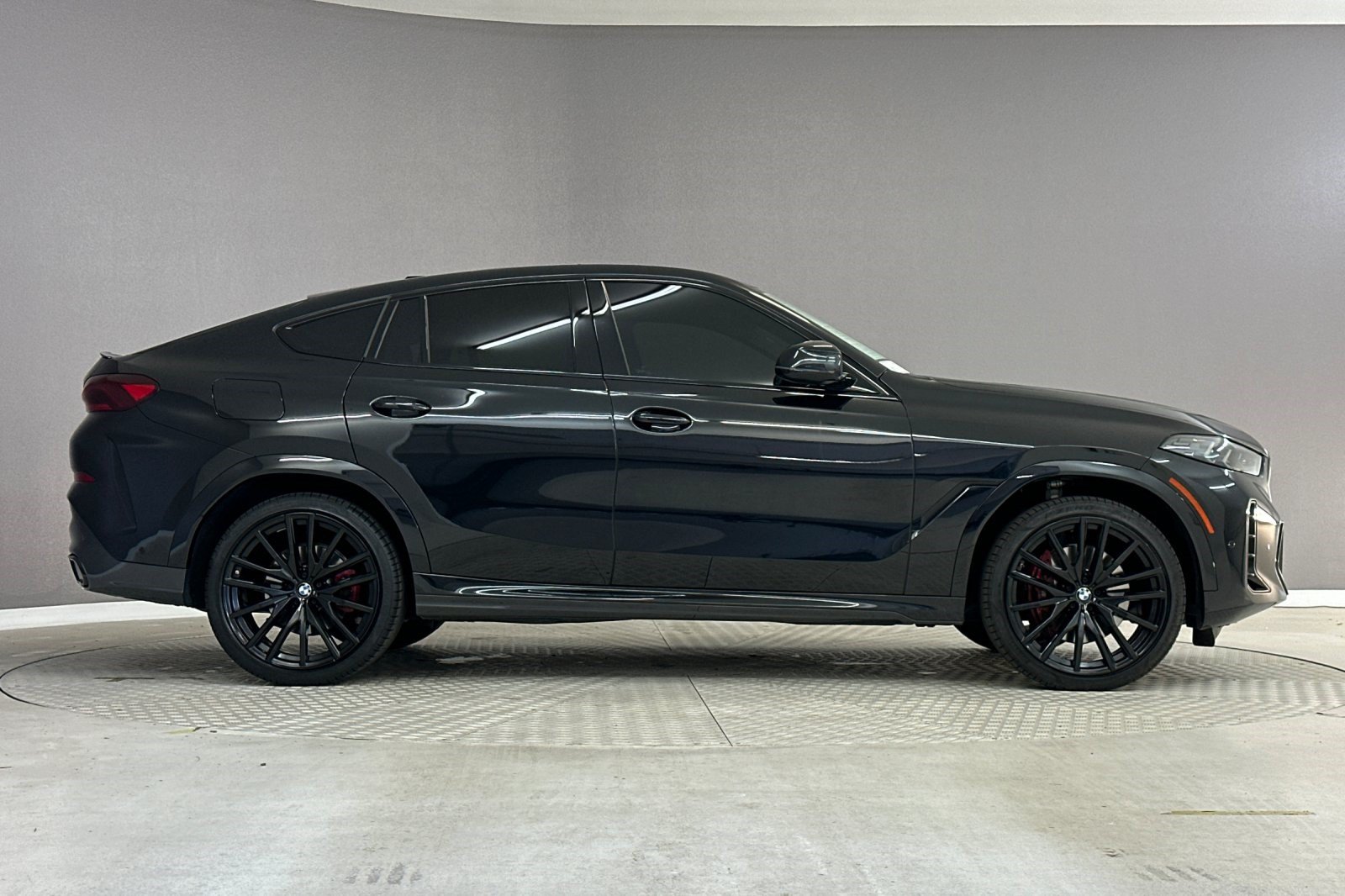 Certified 2025 BMW X6 xDrive40i w/ Premium Package AWD/4WD image 7