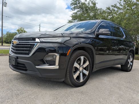 Used 2023 Chevrolet Traverse LT w/ LT Premium Package AWD/4WD image 8