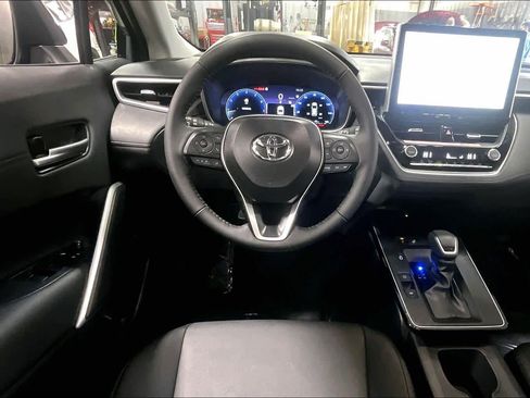 Used 2026 Toyota Corolla Cross XLE w/ Convenience Package image 6