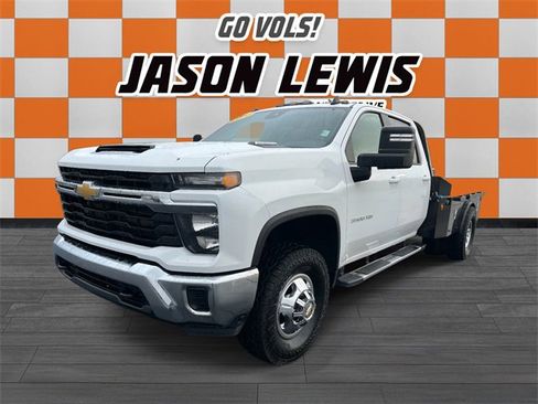 Used 2024 Chevrolet Silverado 3500 LT image 9
