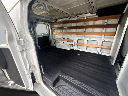 Used 2016 Ford Transit 250 130 Low Roof w/ Exterior Upgrade Package RWD image 26
