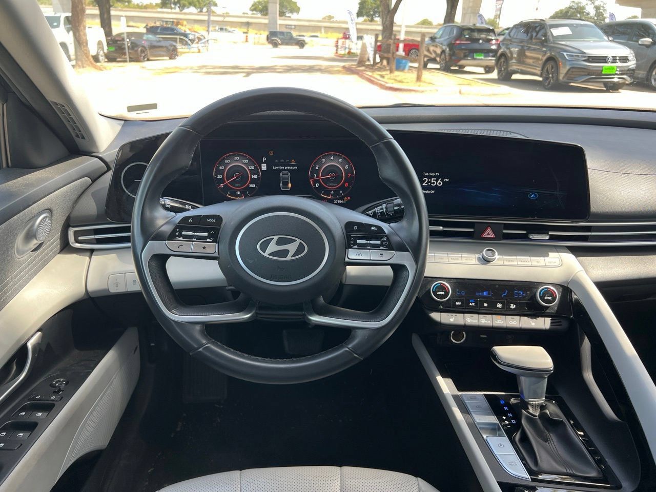 Used 2025 Hyundai Elantra Limited FWD image 14