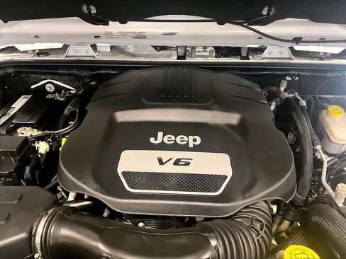 Used 2017 Jeep Wrangler Sahara AWD/4WD image 33