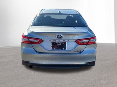 Used 2020 Toyota Camry XLE image 5
