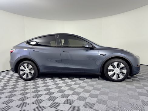 Used 2022 Tesla Model Y Long Range AWD/4WD image 8