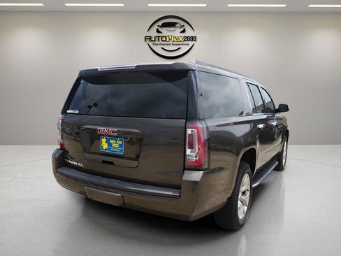Used 2019 GMC Yukon XL SLT image 6