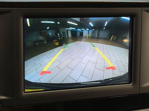 Used 2022 Chrysler Voyager LX FWD image 29