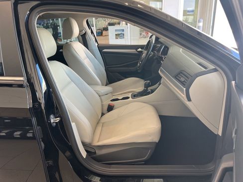 Used 2019 Volkswagen Jetta SE FWD image 36