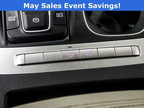 Used 2024 Kia Carnival LX FWD image 18