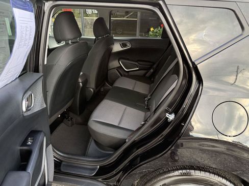 Used 2025 Kia Soul LX w/ LX Technology Package FWD image 18