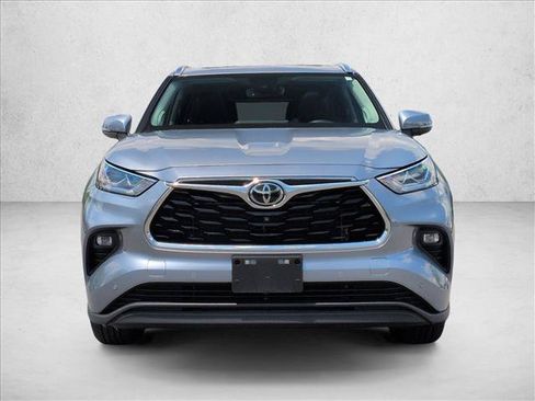 Used 2024 Toyota Highlander Limited AWD/4WD image 2
