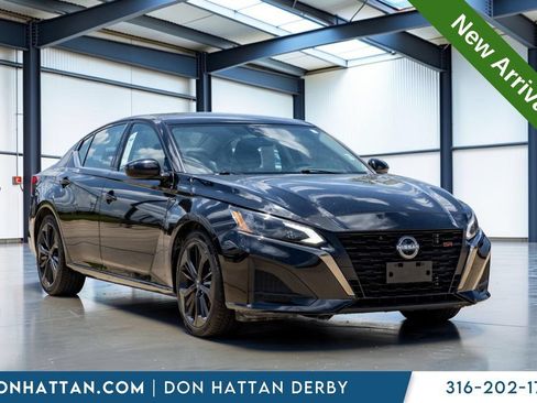 Used 2023 Nissan Altima 2.5 SR FWD image 21