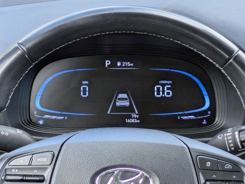 Used 2023 Hyundai Venue SEL image 20