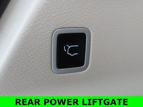 Used 2024 Chrysler Pacifica Touring-L image 5