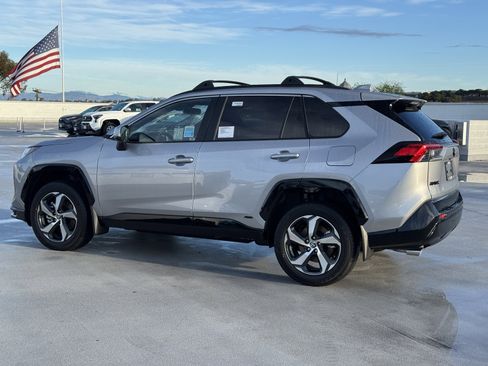 New 2025 Toyota RAV4 SE image 12