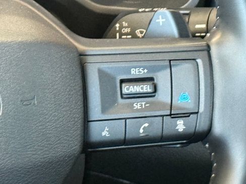 Used 2025 Nissan Rogue SV w/ SV Premium Package AWD/4WD image 30