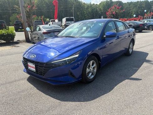 Used 2023 Hyundai Elantra SE w/ Preferred Accessory Package FWD image 8