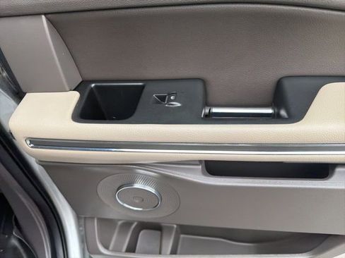 Used 2021 Ford Expedition XLT image 24