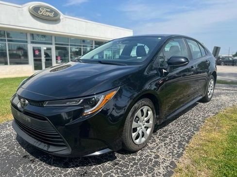 Used 2023 Toyota Corolla LE FWD image 4