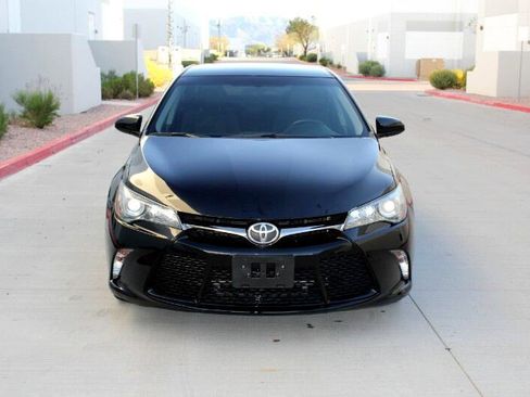 Used 2016 Toyota Camry SE image 2