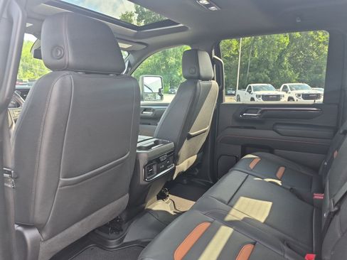 Used 2024 GMC Sierra 2500 AT4 w/ AT4 Preferred Package AWD/4WD image 10