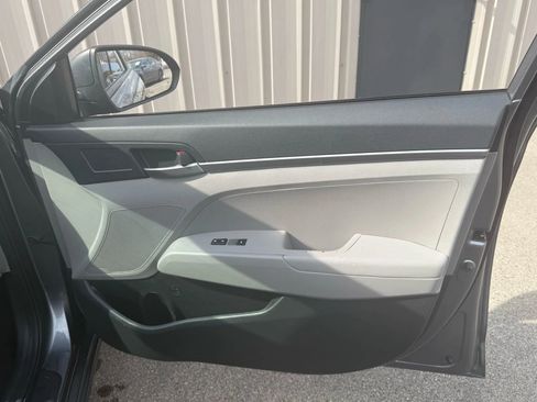 Used 2018 Hyundai Elantra SE image 19