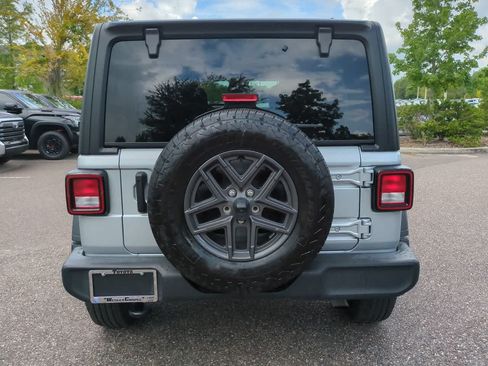 Used 2024 Jeep Wrangler Unlimited Sport AWD/4WD image 5