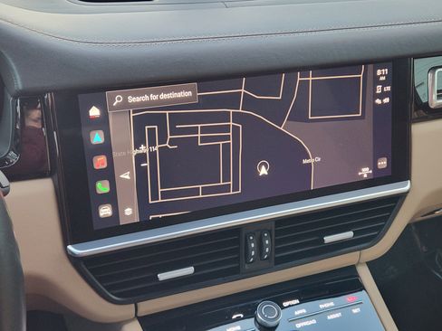 Used 2023 Porsche Cayenne GTS image 18