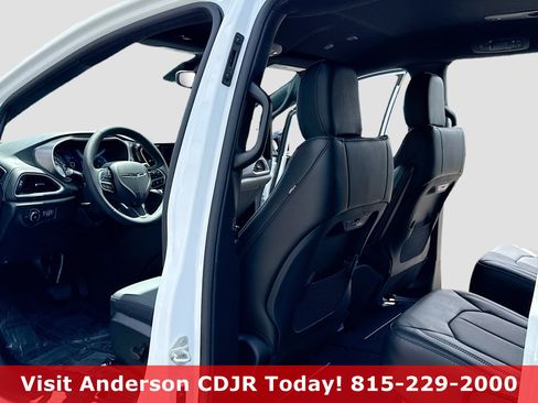 New 2026 Chrysler Pacifica Select FWD image 6